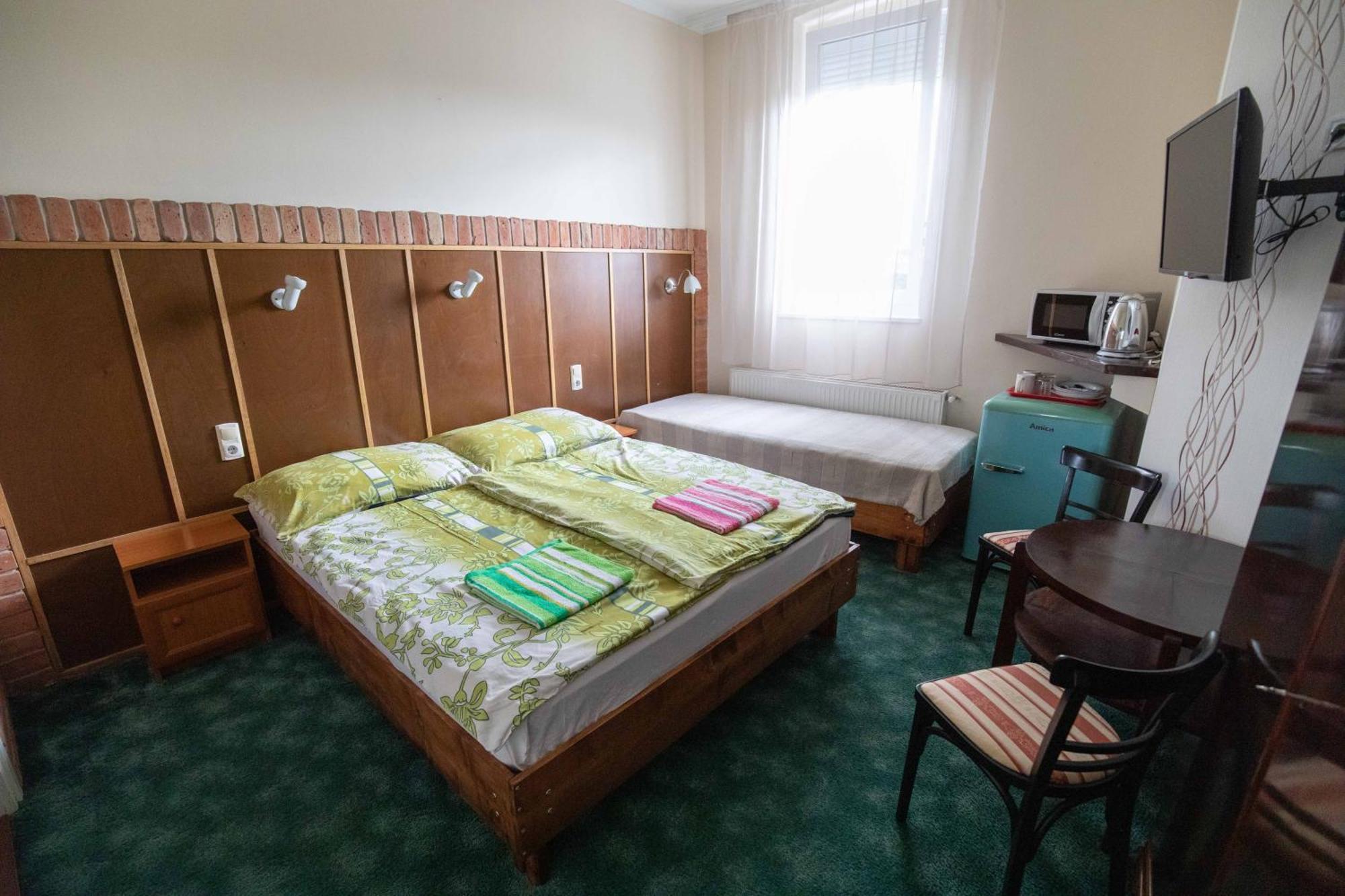 Art Maganszallashely Debrecen Room photo